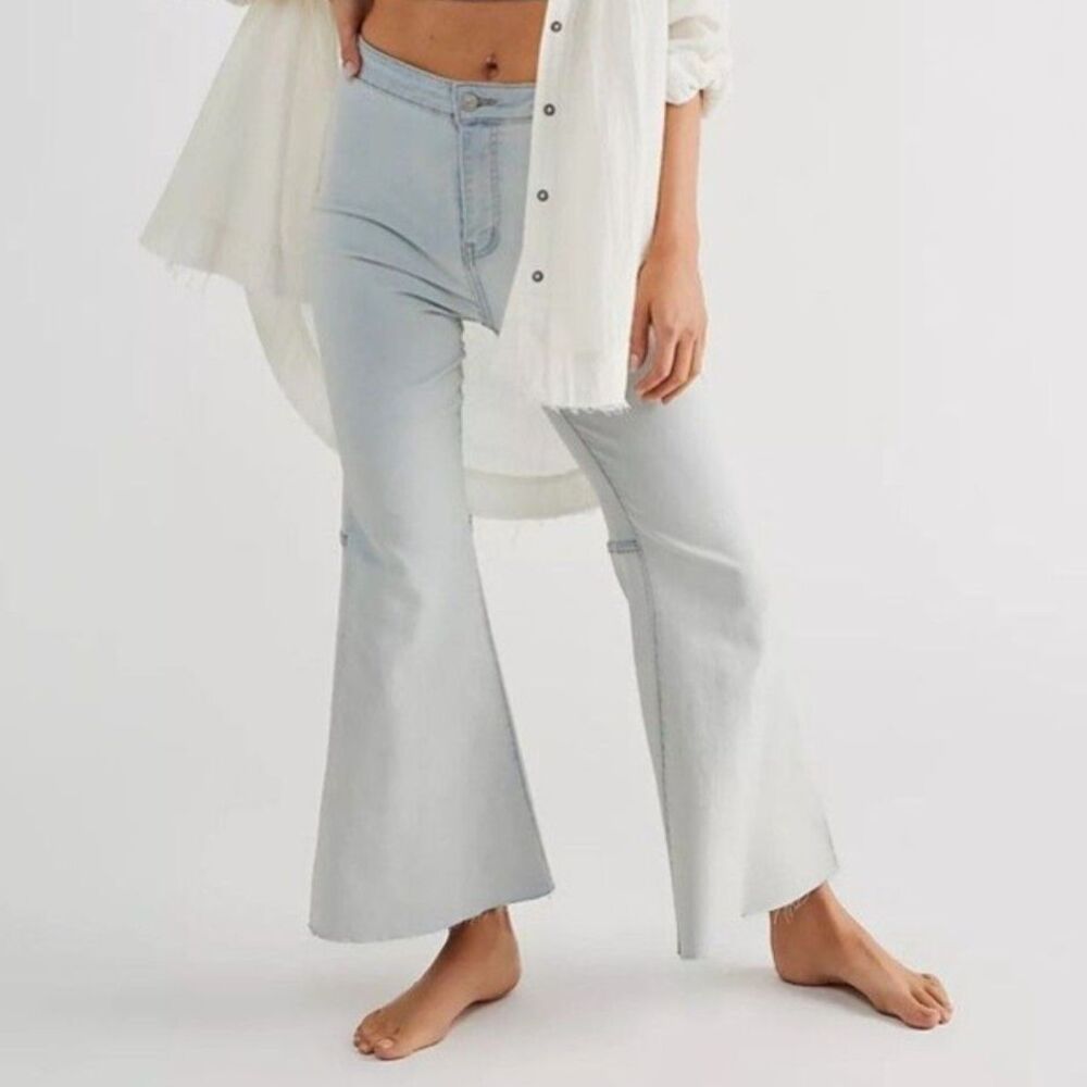NWT Free People Youthquake Cropped Flare Jeans Bleached Out, size 31 (B8)